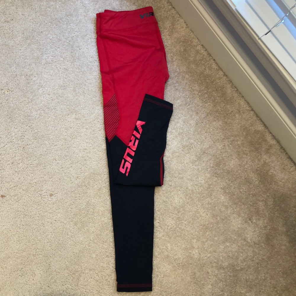 Virus Intl leggings size small